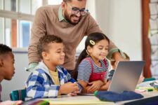 Easy to find, not always true: Helping students evaluate AI-generated content